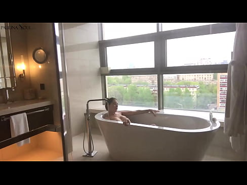 ❤️ Foshnjë e jashtëzakonshme që tund me pasion pidhin e saj në banjë ❌ Porno në sq.sex-porntube.ru ❌️❤